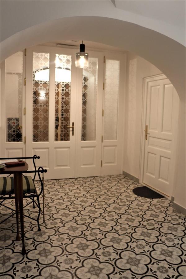 Bem Apartman, * Koszeg