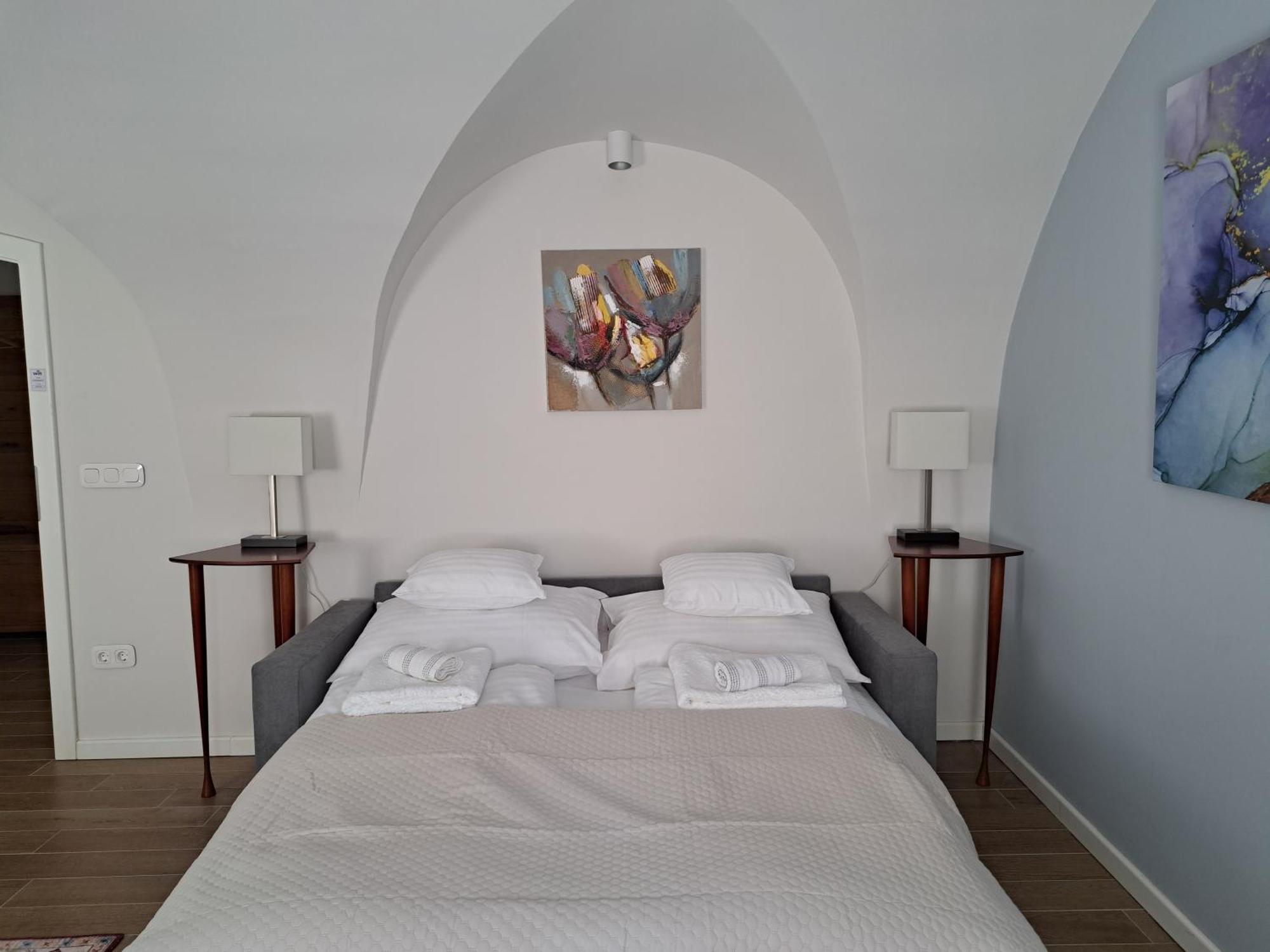 Bem Apartman, * Kőszeg
