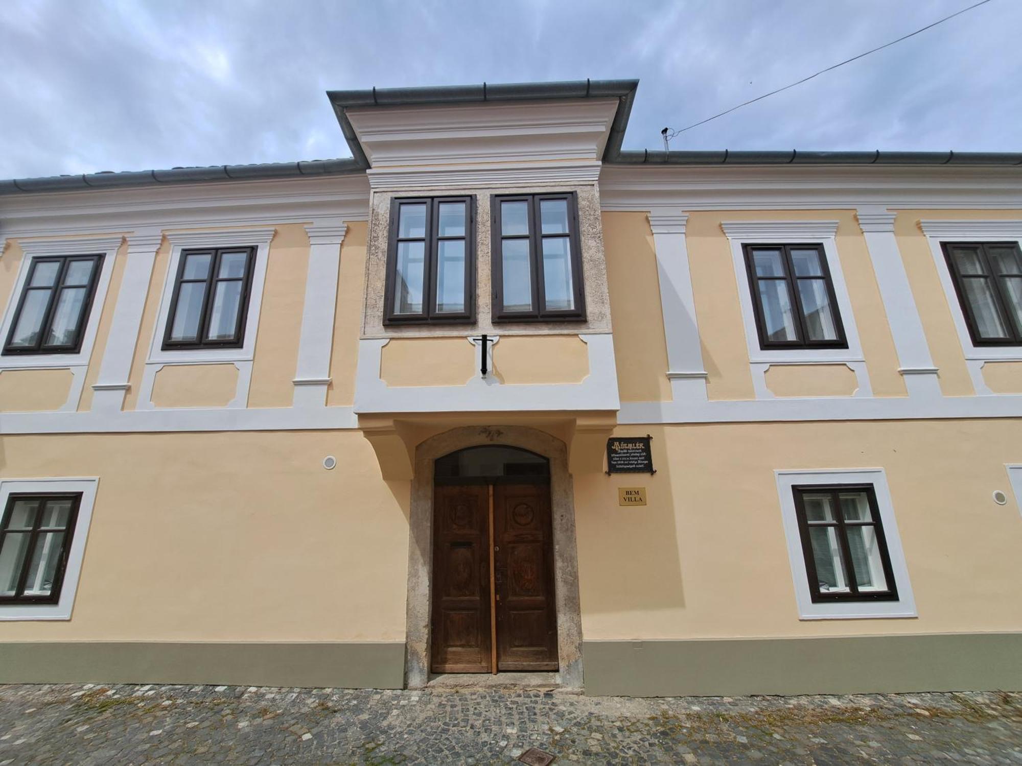 Bem Apartman, *