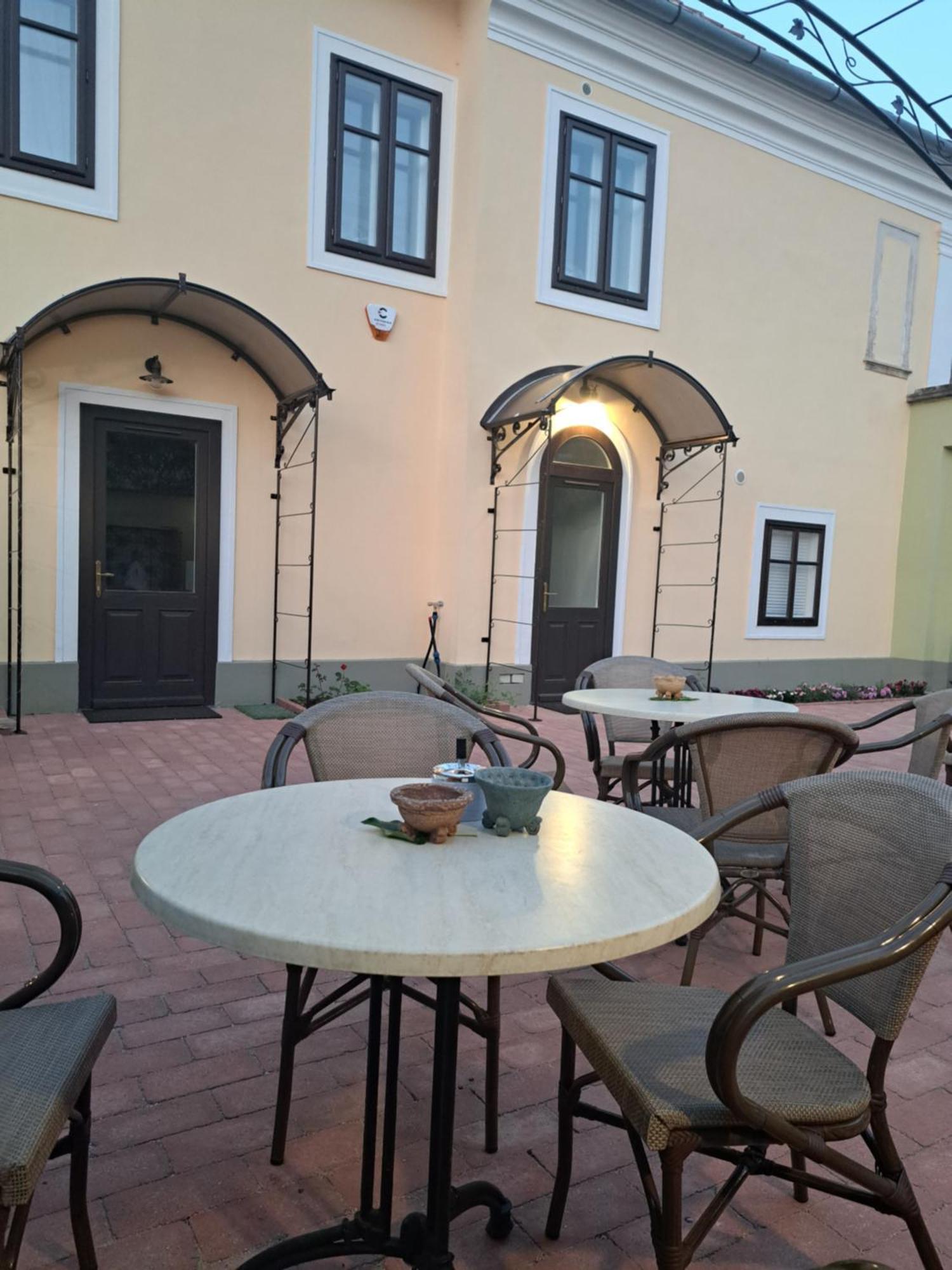 Bem Apartman, * Kőszeg